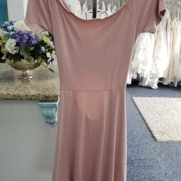 Dresses - Picture 4 of 8